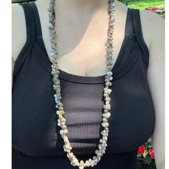Tiny Shell 36" Necklace Coconut Girl Pre-Loved - Picture 2 of 4
